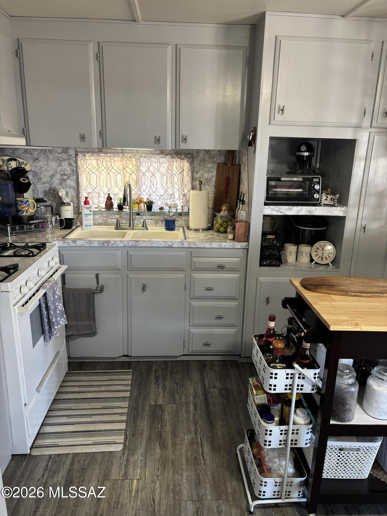 4315 North Flowing Wells Road, Unit 59 Tucson, AZ 85705 - Photo 12 of 23 Kitchen