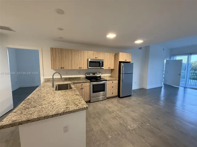 $3,100 | 2010 Southwest 25th Terrace, Unit 302, Miami, FL 33133