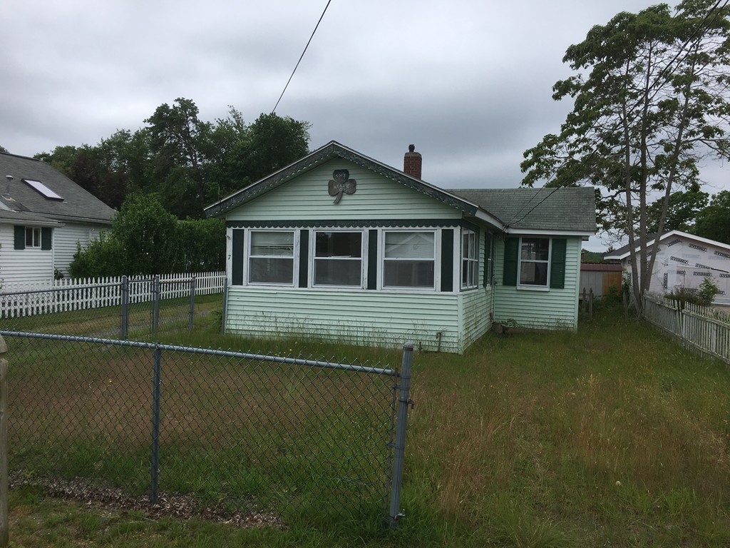 7 Barnes Street Wareham, MA 02571 - Photo 2 of 5 Gallery Image 2