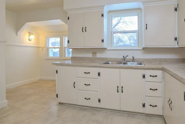 $200,000 | 1715 West Wisconsin Avenue, Appleton, WI 54914