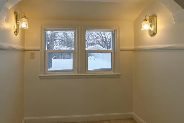 $200,000 | 1715 West Wisconsin Avenue, Appleton, WI 54914