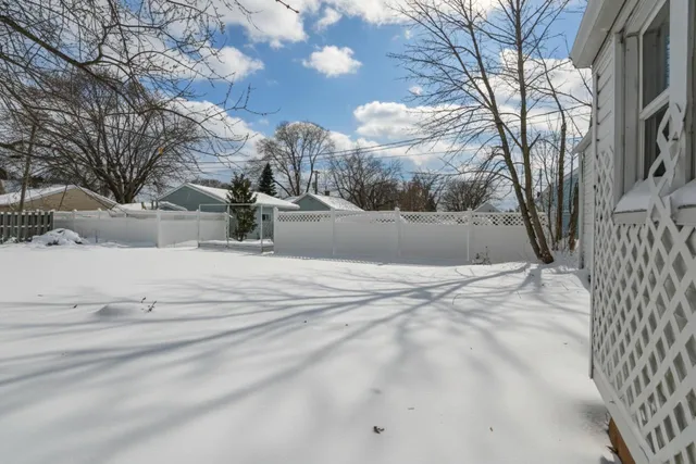 $192,500 | 1715 West Wisconsin Avenue, Appleton, WI 54914