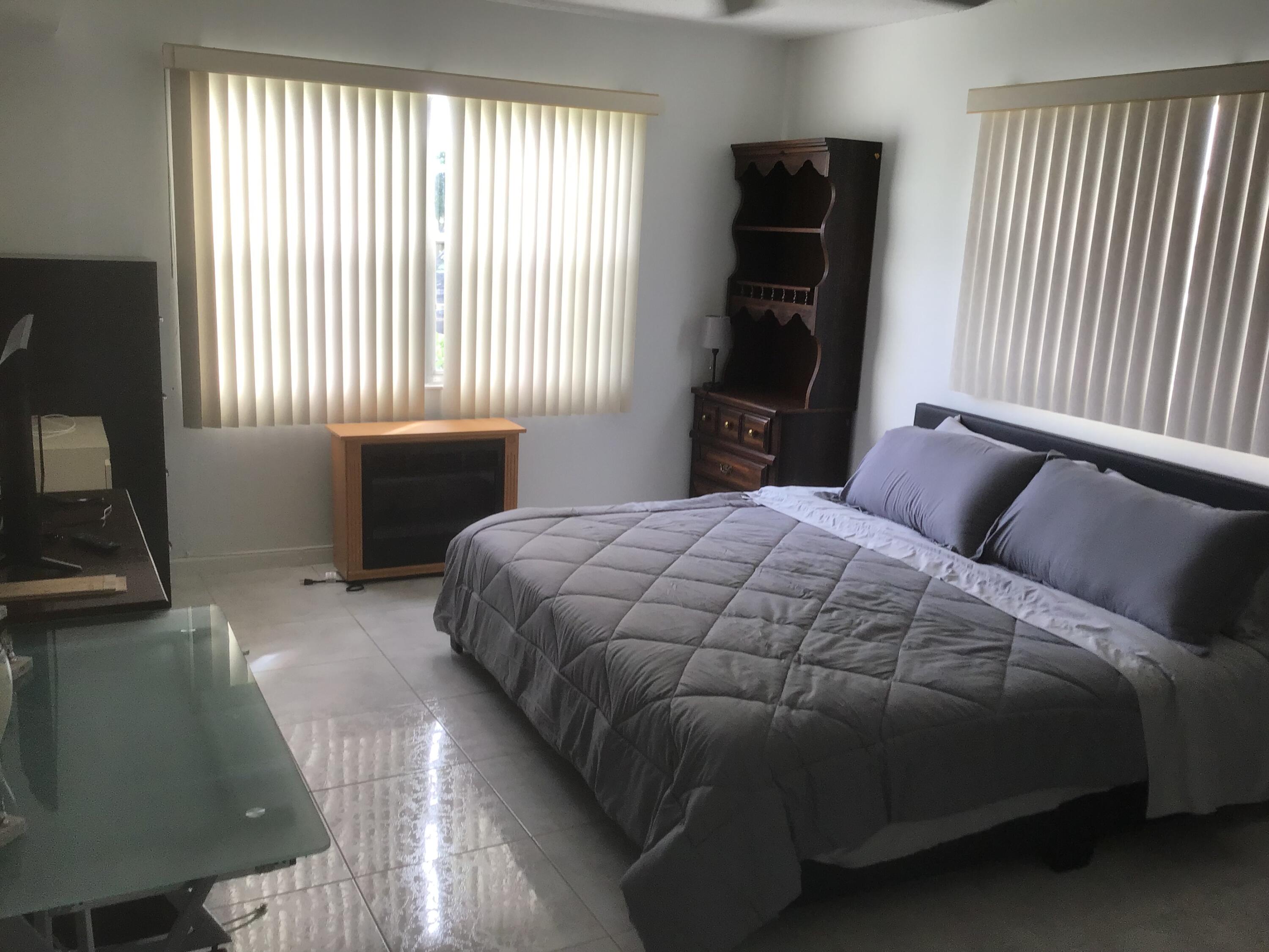 1036 Hythe B, Unit B Boca Raton, FL 33434 - Photo 11 of 15 IMG_0365