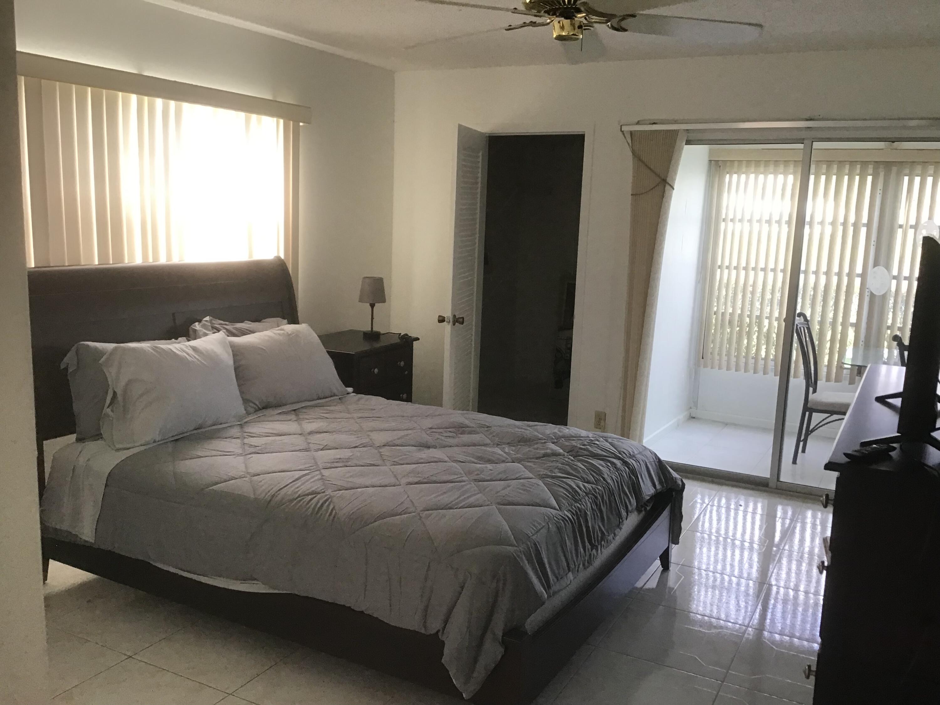 1036 Hythe B, Unit B Boca Raton, FL 33434 - Photo 13 of 15 IMG_0360