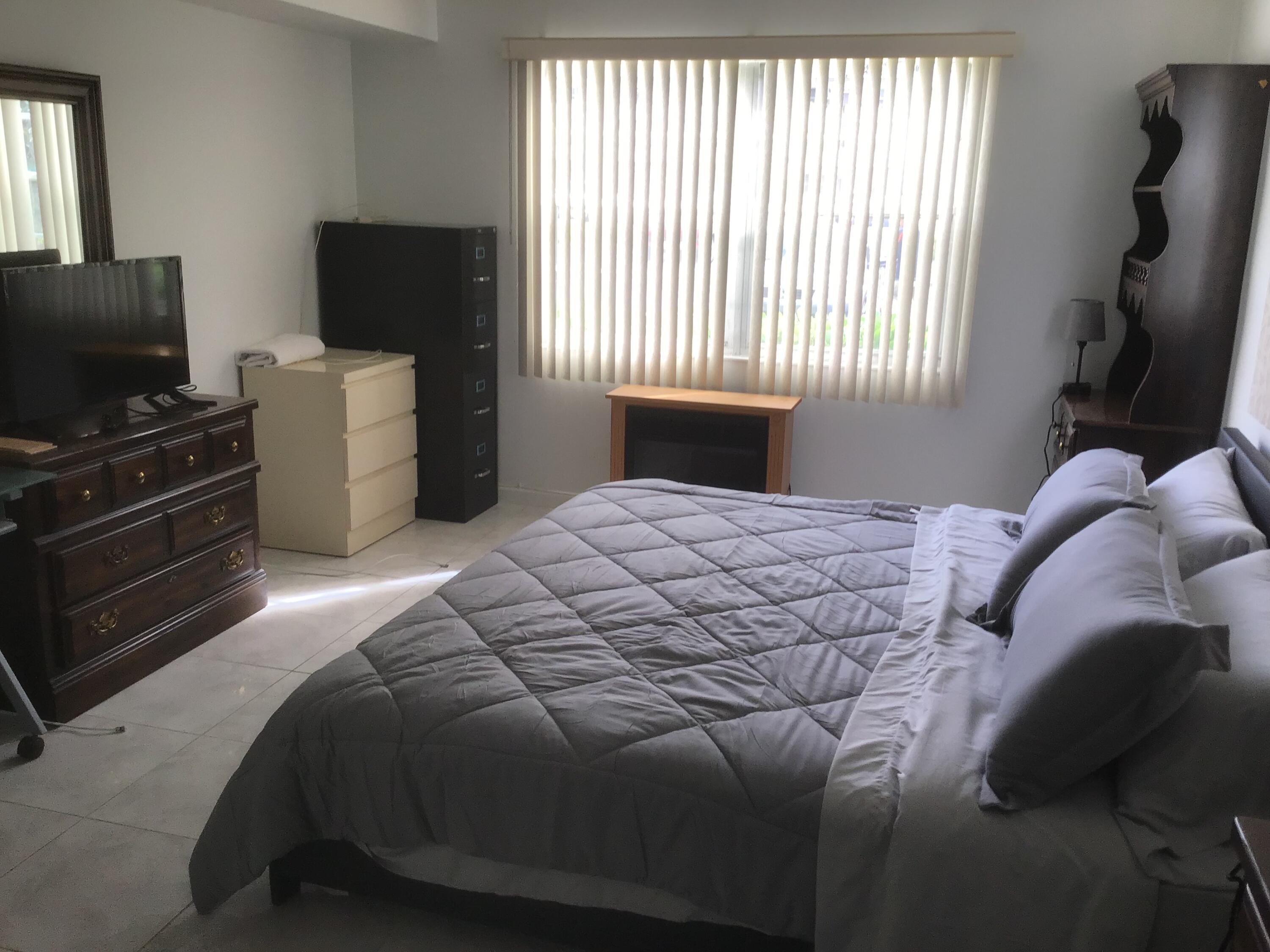 1036 Hythe B, Unit B Boca Raton, FL 33434 - Photo 10 of 15 IMG_0364