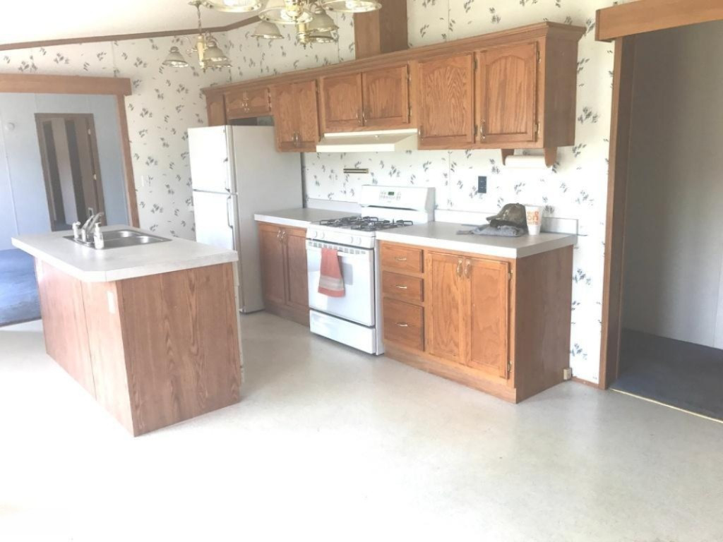 4523 East River Road Buchanan, MI 49107 - Photo 3 of 11 Kitchen