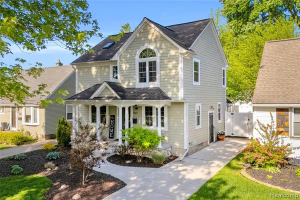 $530,000 | 3825 Elmhurst Avenue, Royal Oak, MI 48073
