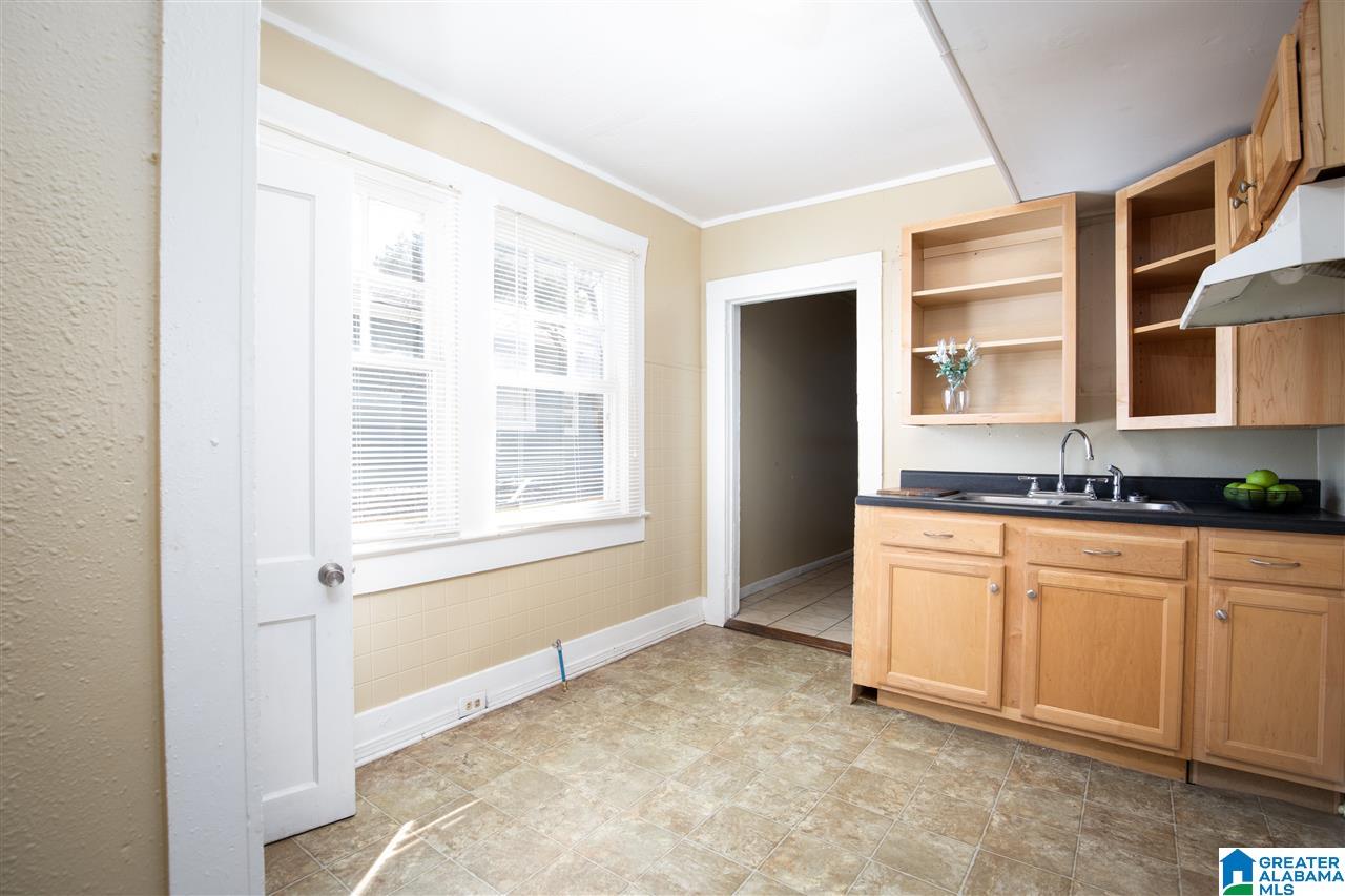 304 12th Street Southwest Birmingham, AL 35211 - Photo 9 of 25