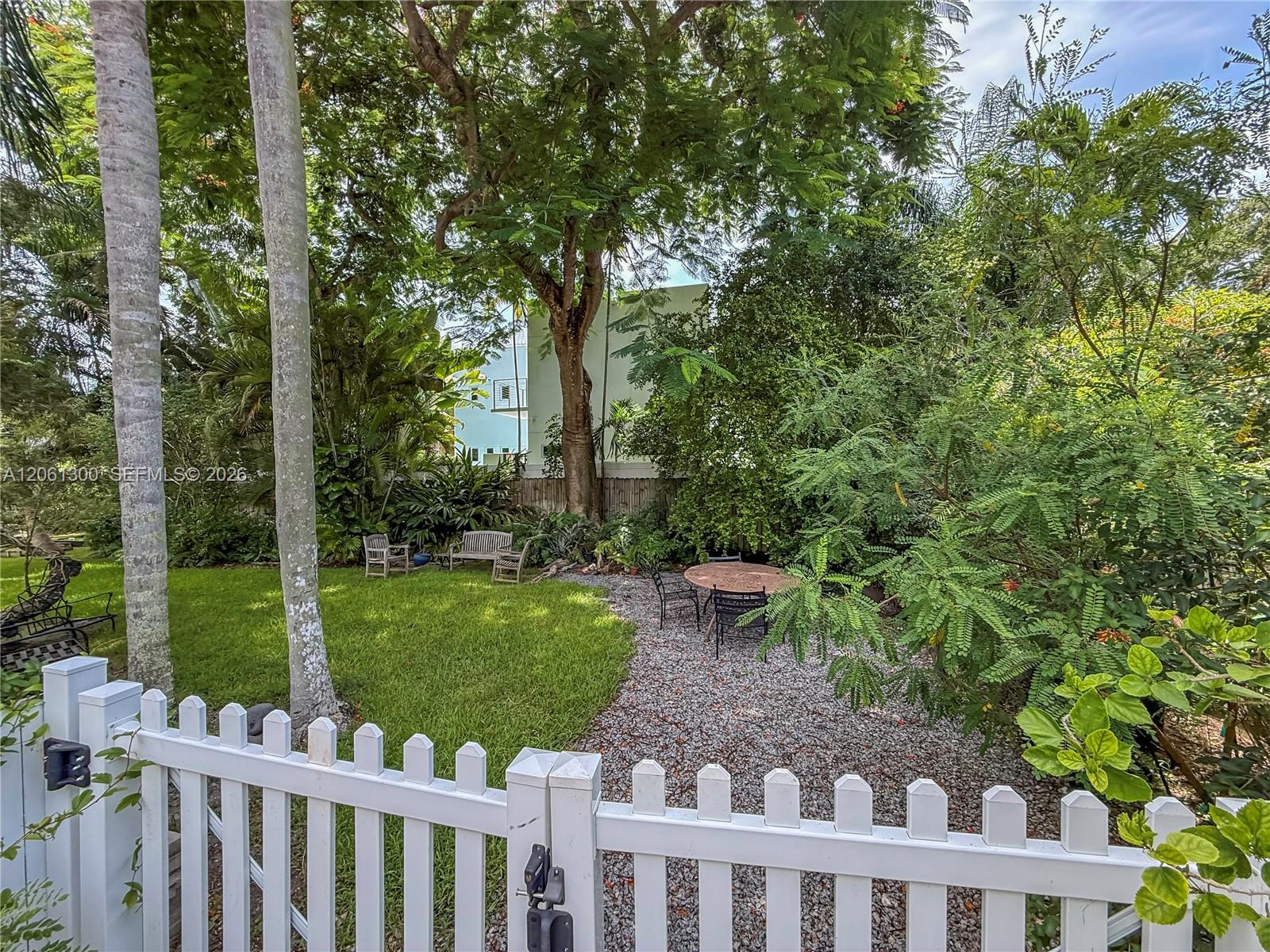 4152 Battersea Road Miami, FL 33133 - Photo 17 of 32