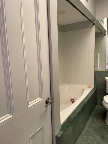 $2,900 | 553 Bellevue Avenue, Unit 14, Newport, RI 02840