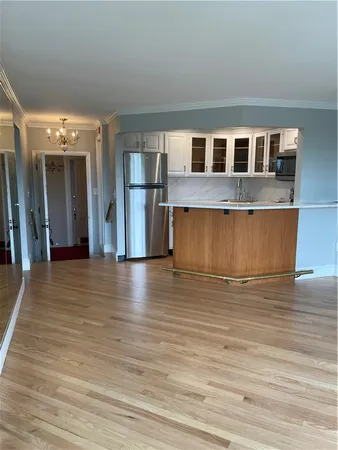 $2,900 | 553 Bellevue Avenue, Unit 14, Newport, RI 02840