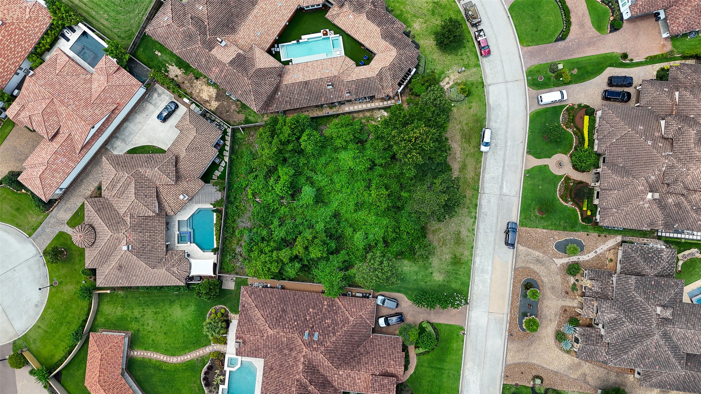 39 Post Shadow Estate Drive Spring, TX 77389 - Photo 19 of 19 an aerial view of a house with a garden and swimming pool