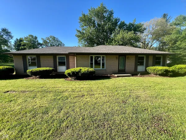 $184,900 | 651 South Coal Creek Drive, Hillsboro, IN 47949