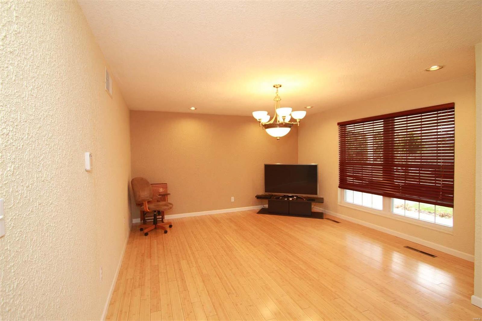 19 Clover Drive Belleville, IL 62221 - Photo 11 of 29 Gallery Image 11