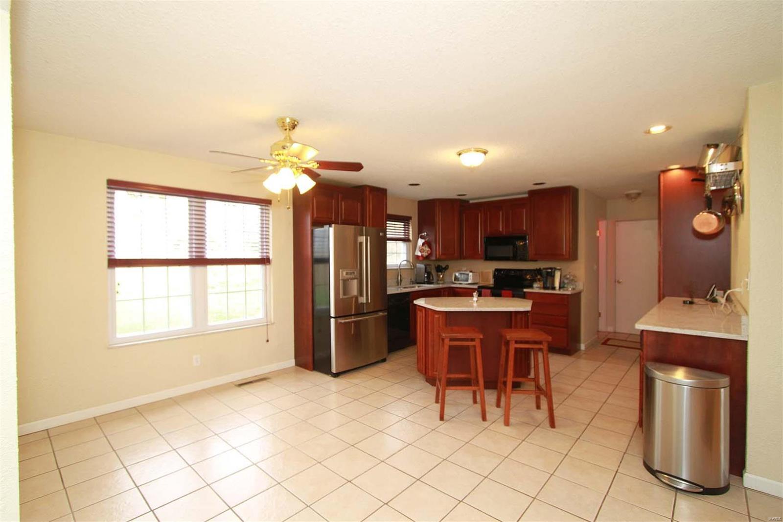 19 Clover Drive Belleville, IL 62221 - Photo 5 of 29 Gallery Image 5
