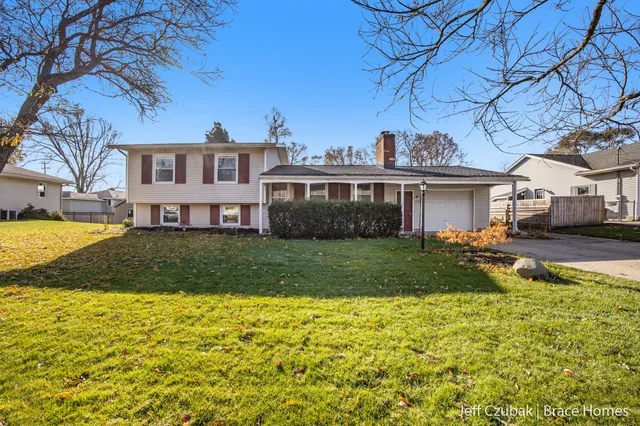 $275,000 | 1430 Winifred Street, Jenison, MI 49428