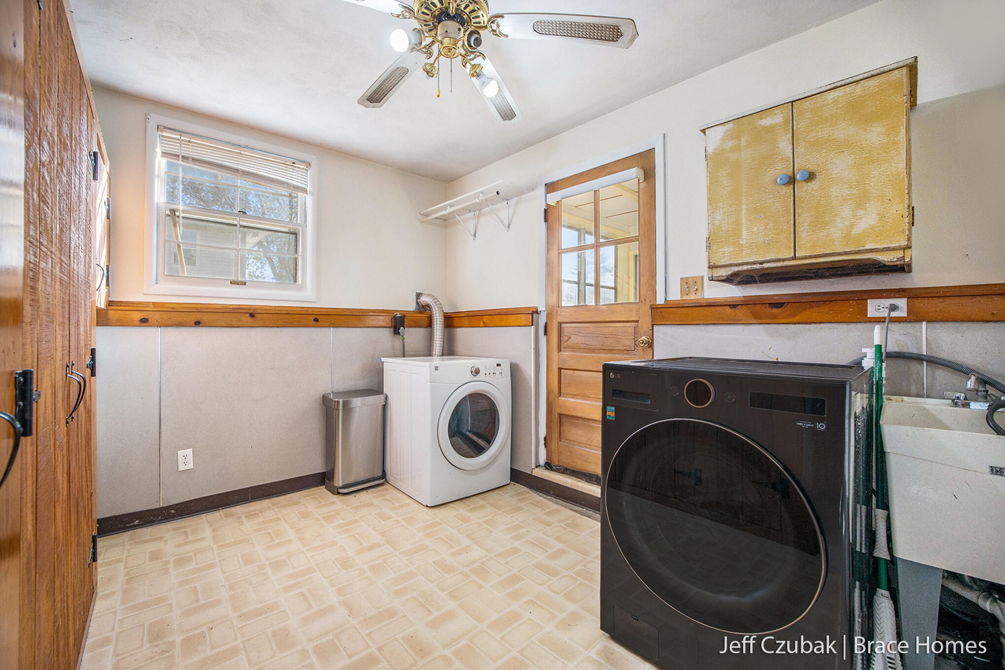 1430 Winifred Street Jenison, MI 49428 - Photo 18 of 32 1430 Winifred-87