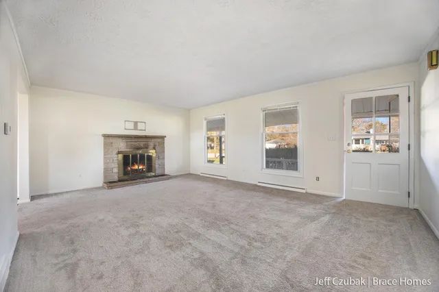 $275,000 | 1430 Winifred Street, Jenison, MI 49428