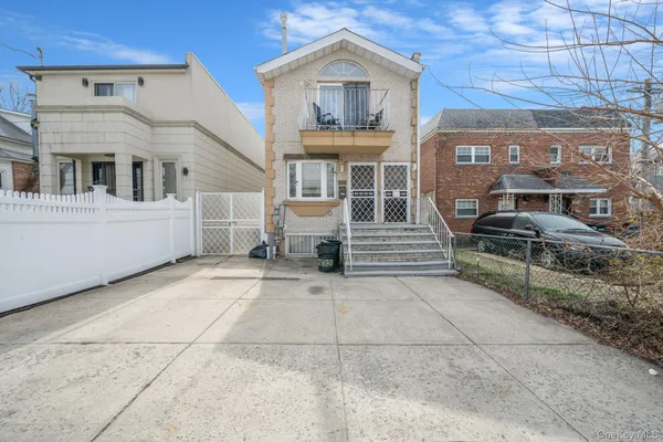 $942,000 | 2858 Sampson Avenue | Throgs Neck