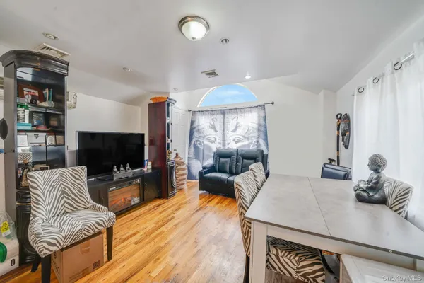 $942,000 | 2858 Sampson Avenue | Throgs Neck