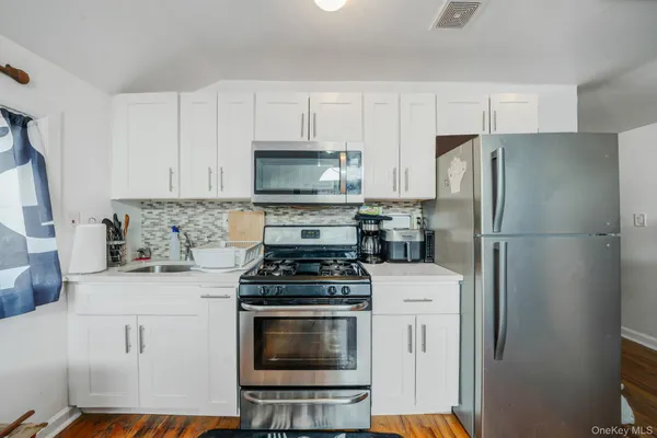 $942,000 | 2858 Sampson Avenue | Throgs Neck