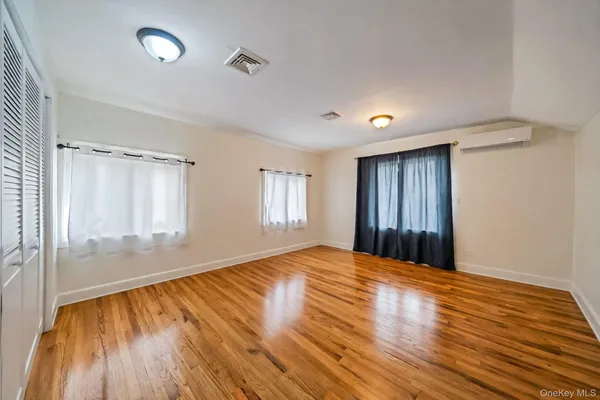 $942,000 | 2858 Sampson Avenue | Throgs Neck