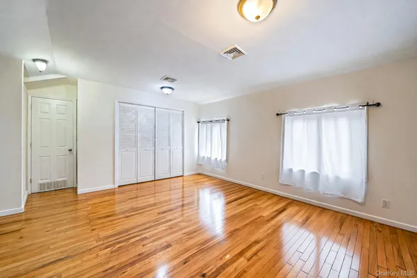 $942,000 | 2858 Sampson Avenue | Throgs Neck