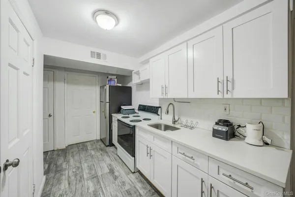 $942,000 | 2858 Sampson Avenue | Throgs Neck