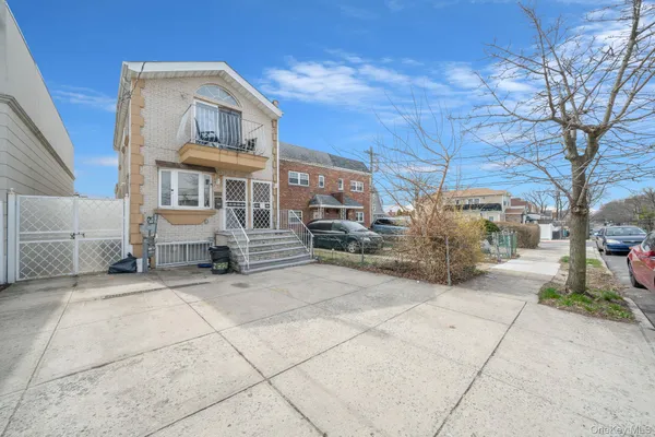 $942,000 | 2858 Sampson Avenue | Throgs Neck
