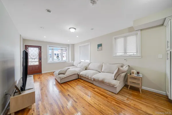 $942,000 | 2858 Sampson Avenue | Throgs Neck