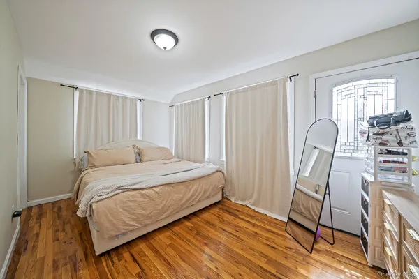 $942,000 | 2858 Sampson Avenue | Throgs Neck