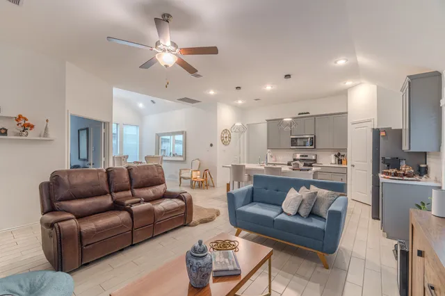 $2,600 | 7419 Caprock Cyn Lane, Porter, TX 77365