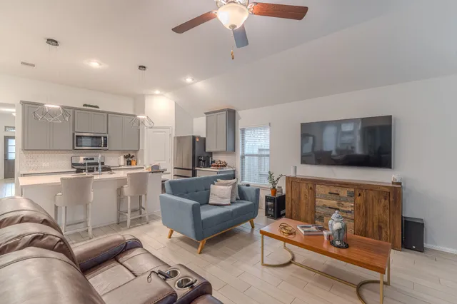 $2,600 | 7419 Caprock Cyn Lane, Porter, TX 77365