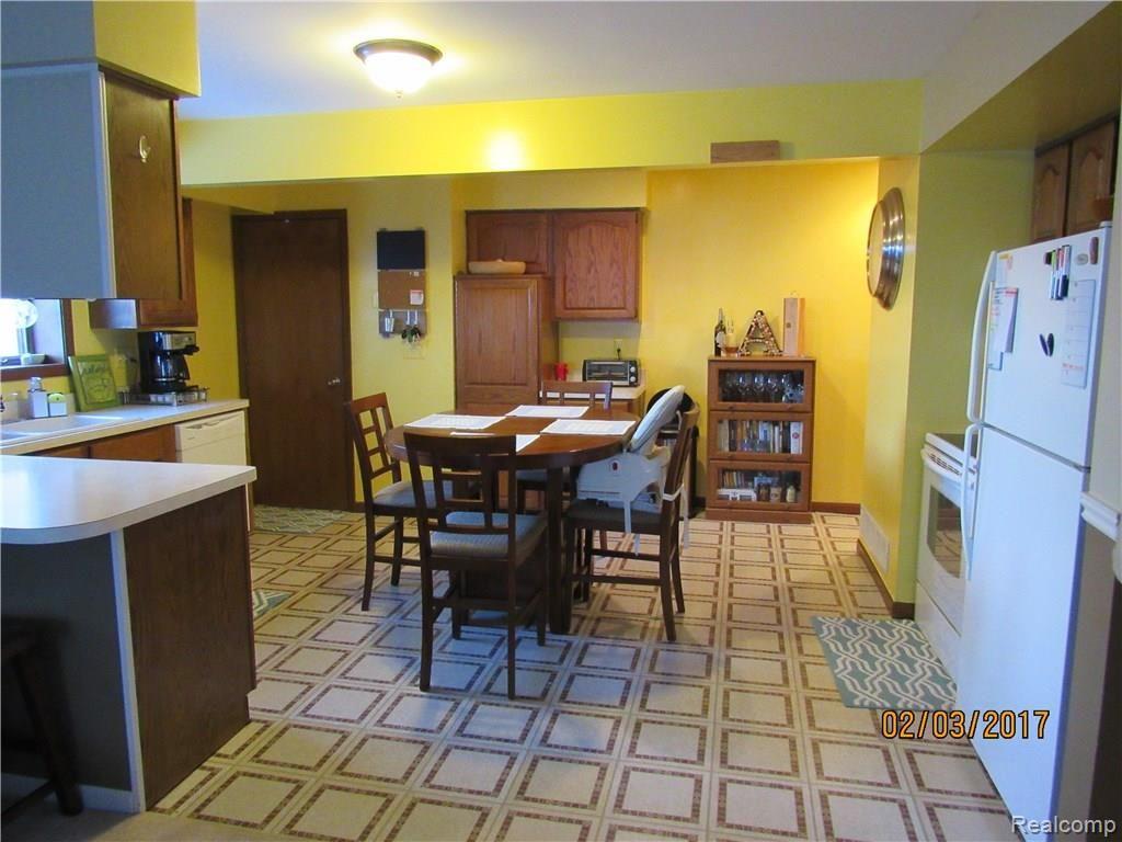 3585 Rush Lake Road Pinckney, MI 48169 - Photo 18 of 29 Large kitchen area, appliances included