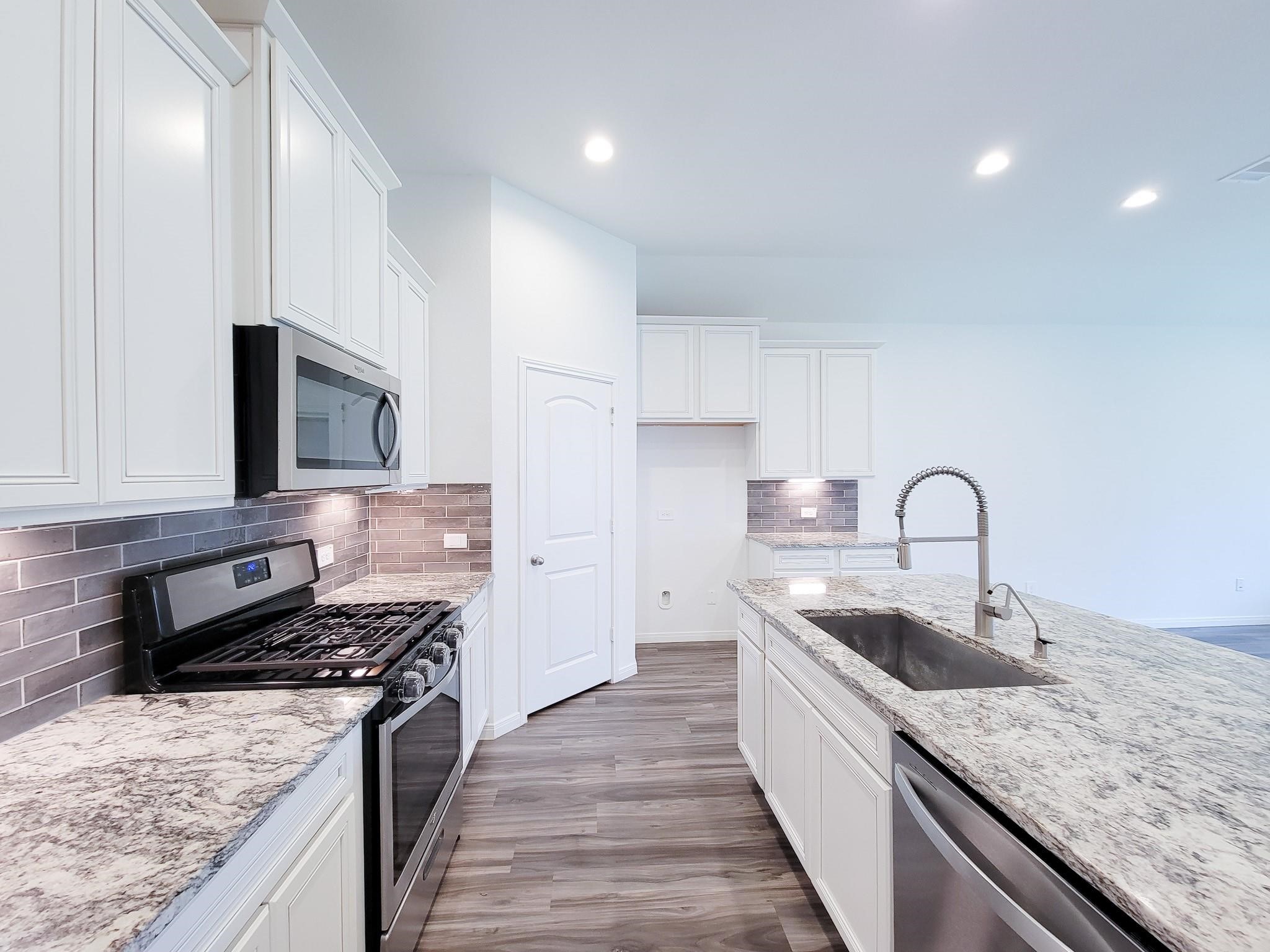 907 Youth Water Road Montgomery, TX 77316 - Photo 12 of 41