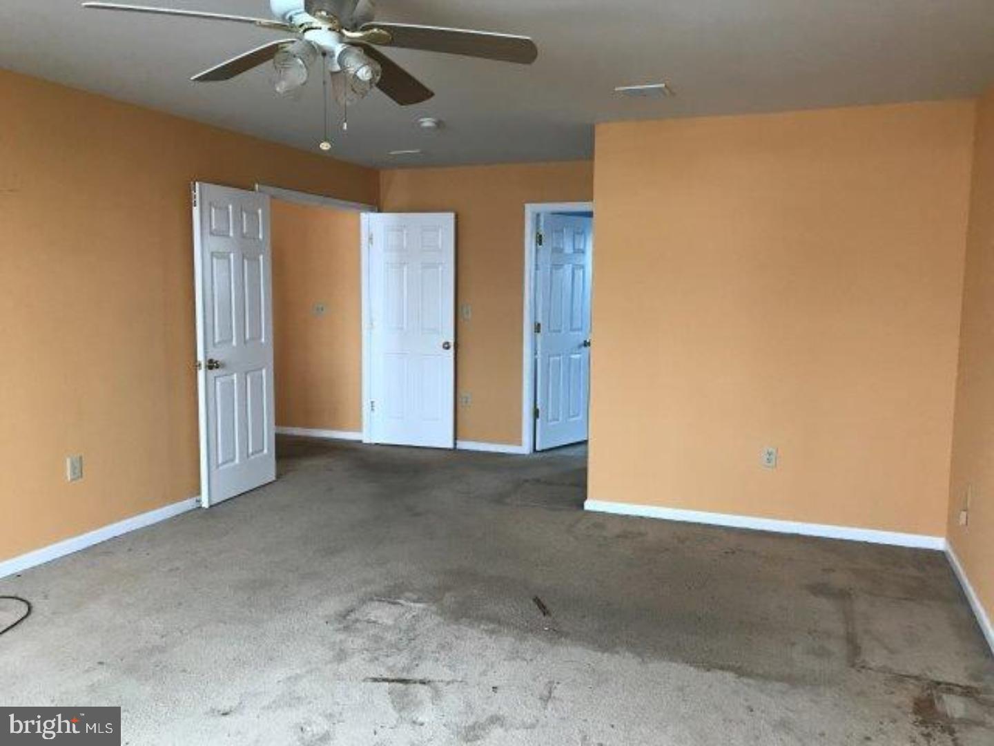 120 Harmony Cir Road Sicklerville, NJ 08081 - Photo 11 of 21 Living Room
