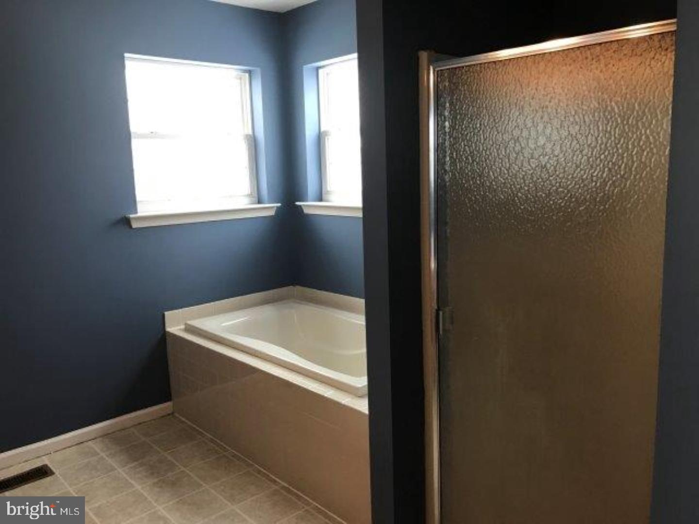 120 Harmony Cir Road Sicklerville, NJ 08081 - Photo 10 of 21 Bathroom