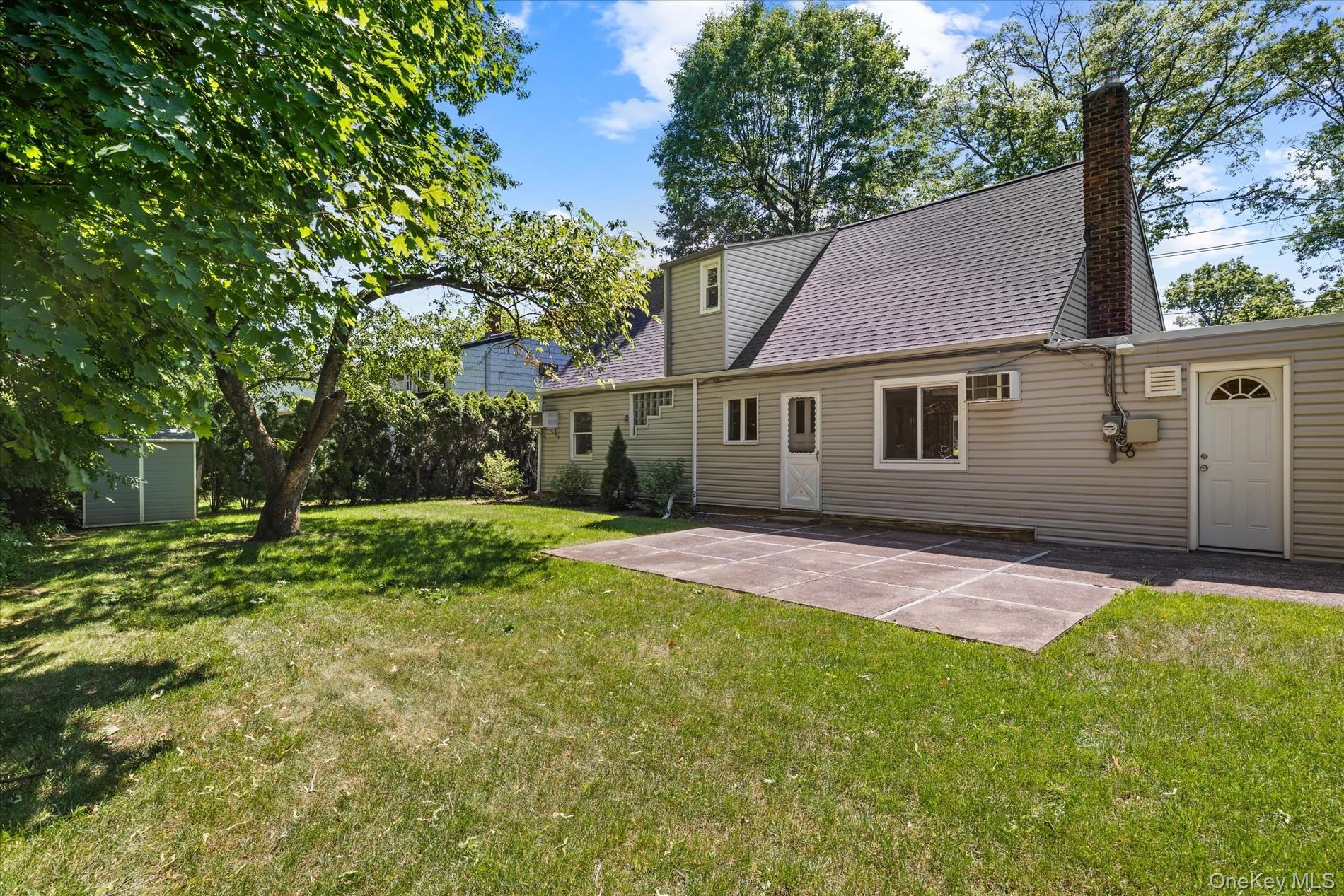 55 Warwick Road Great Neck, NY 11023 - Photo 28 of 29