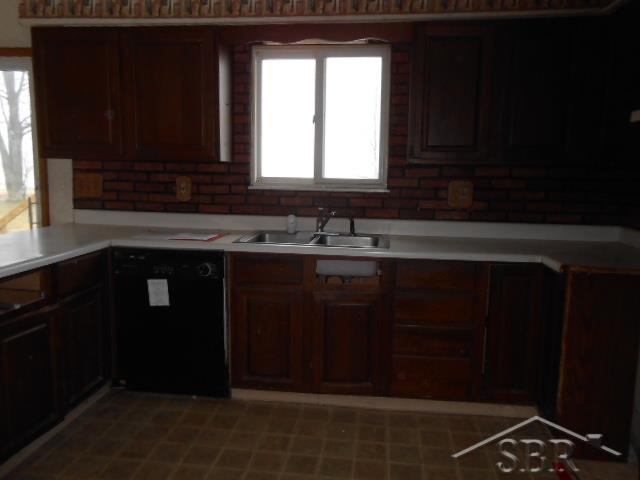828 East Seidlers Road Kawkawlin, MI 48631 - Photo 17 of 27 31311986-16.JPG