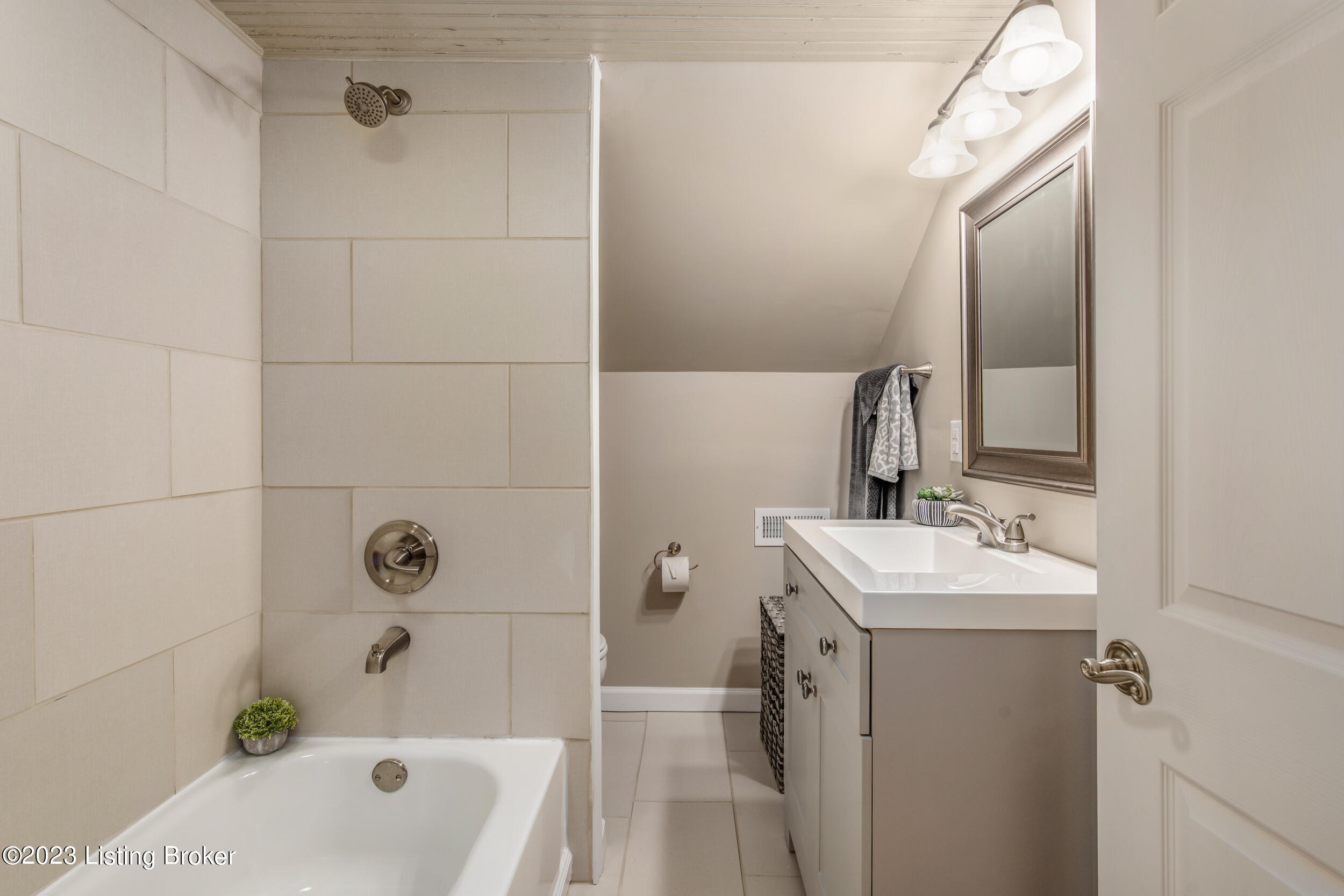 1226 Lucas Road Smithfield, KY 40068 - Photo 8 of 10 31-2nd fl full bath