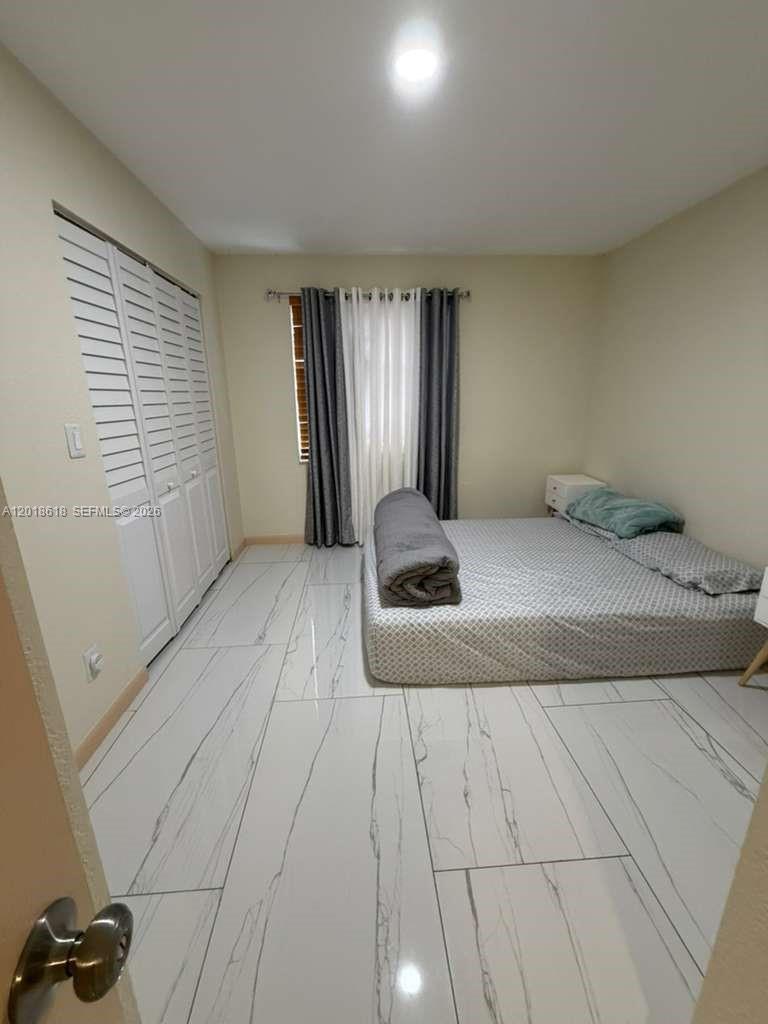 5740 Southwest 57th Way Davie, FL 33314 - Photo 7 of 20