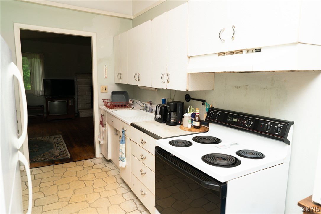 7489 Murray Drive Cicero, NY 13039 - Photo 7 of 35