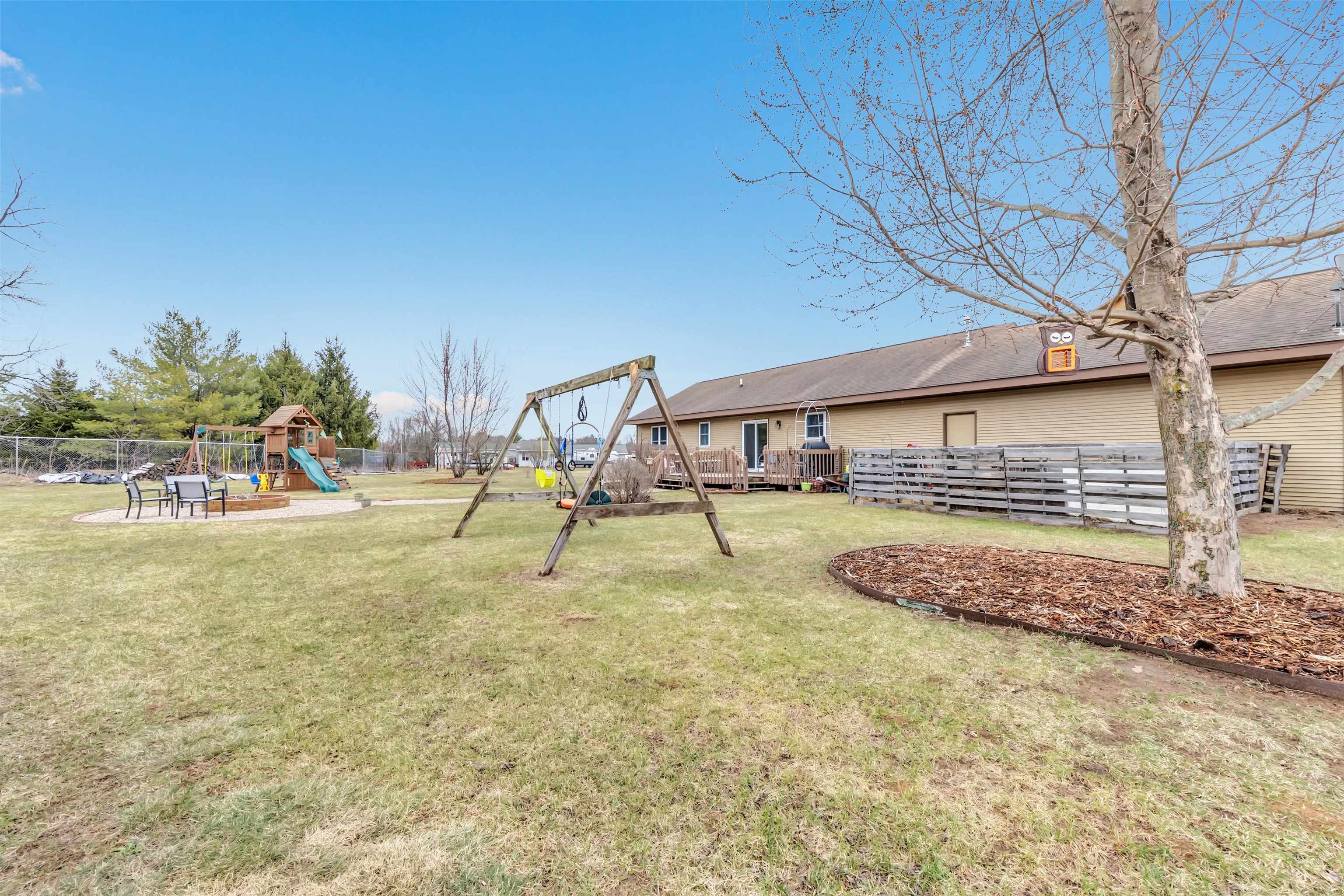 801 Simon Street Wild Rose, WI 54984 - Photo 3 of 41