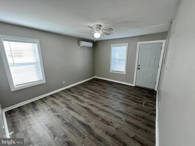 $1,900 | 220 Delsea Drive, Unit 1R, Westville, NJ 08093