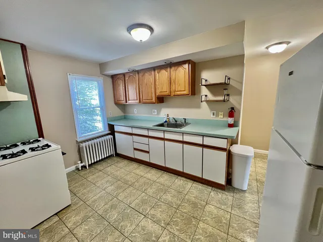 $1,900 | 220 Delsea Drive, Unit 1R, Westville, NJ 08093
