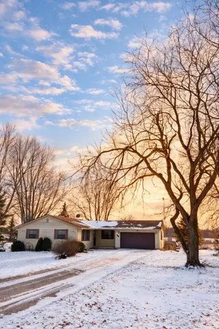 $279,900 | 17903 English Road, Manchester, MI 48158