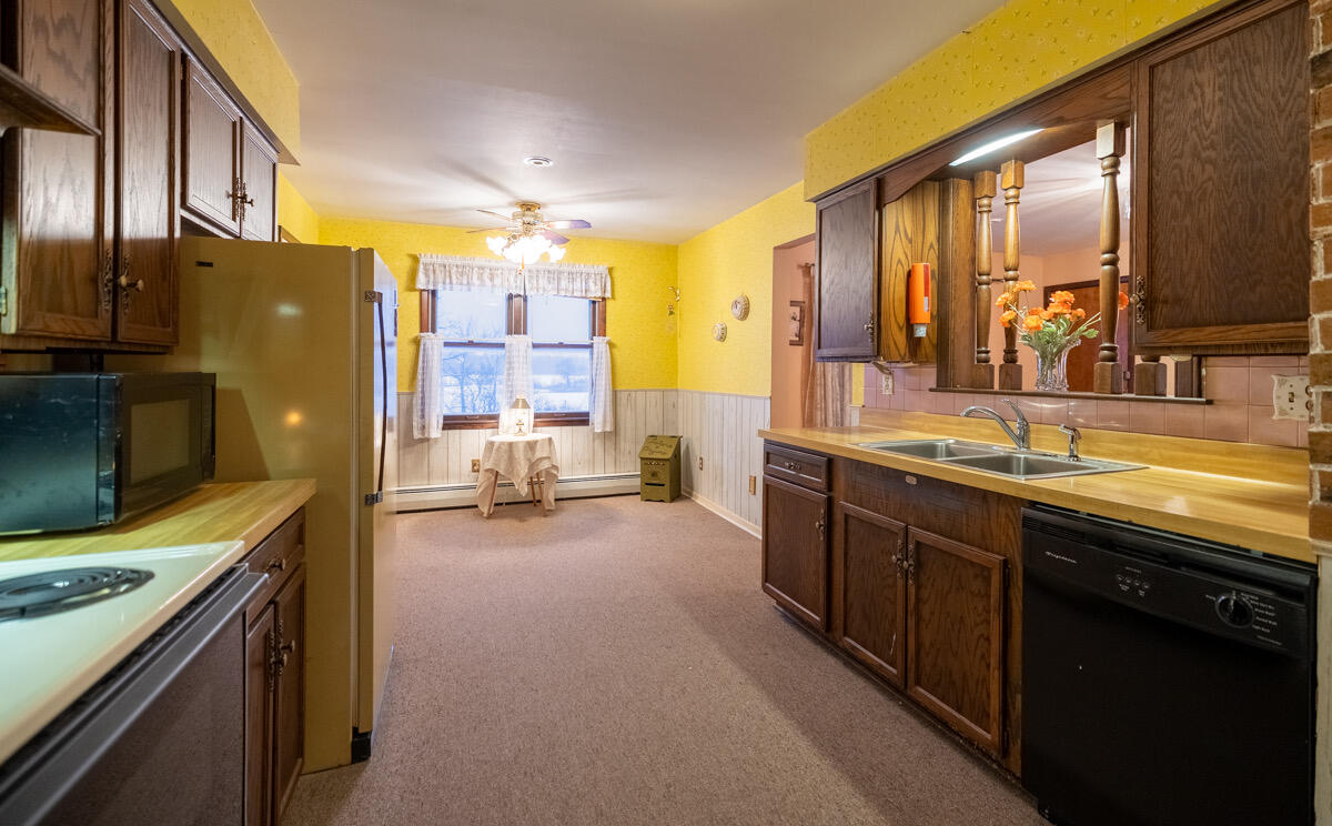 17903 English Road Manchester, MI 48158 - Photo 3 of 17 1S1A0273-HDR