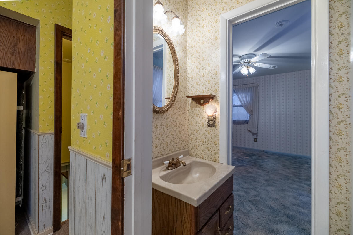 17903 English Road Manchester, MI 48158 - Photo 4 of 17 1S1A0274-HDR