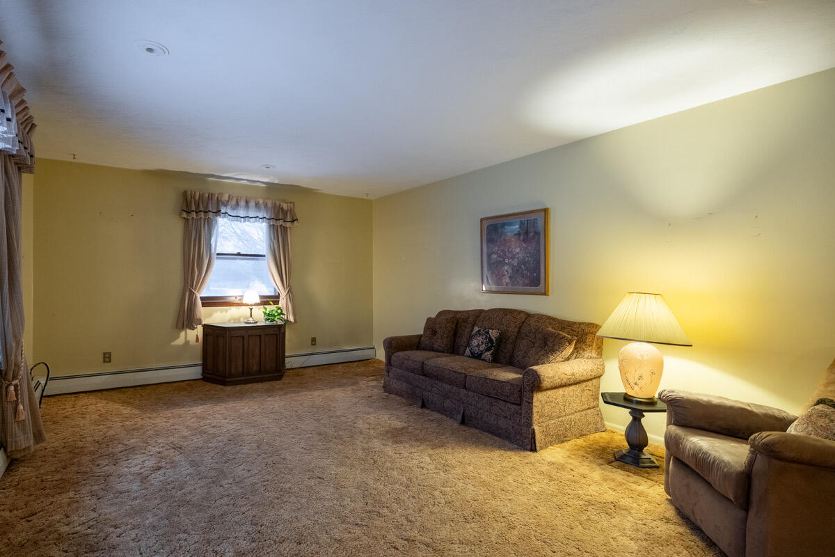 17903 English Road Manchester, MI 48158 - Photo 6 of 17 1S1A0262-HDR