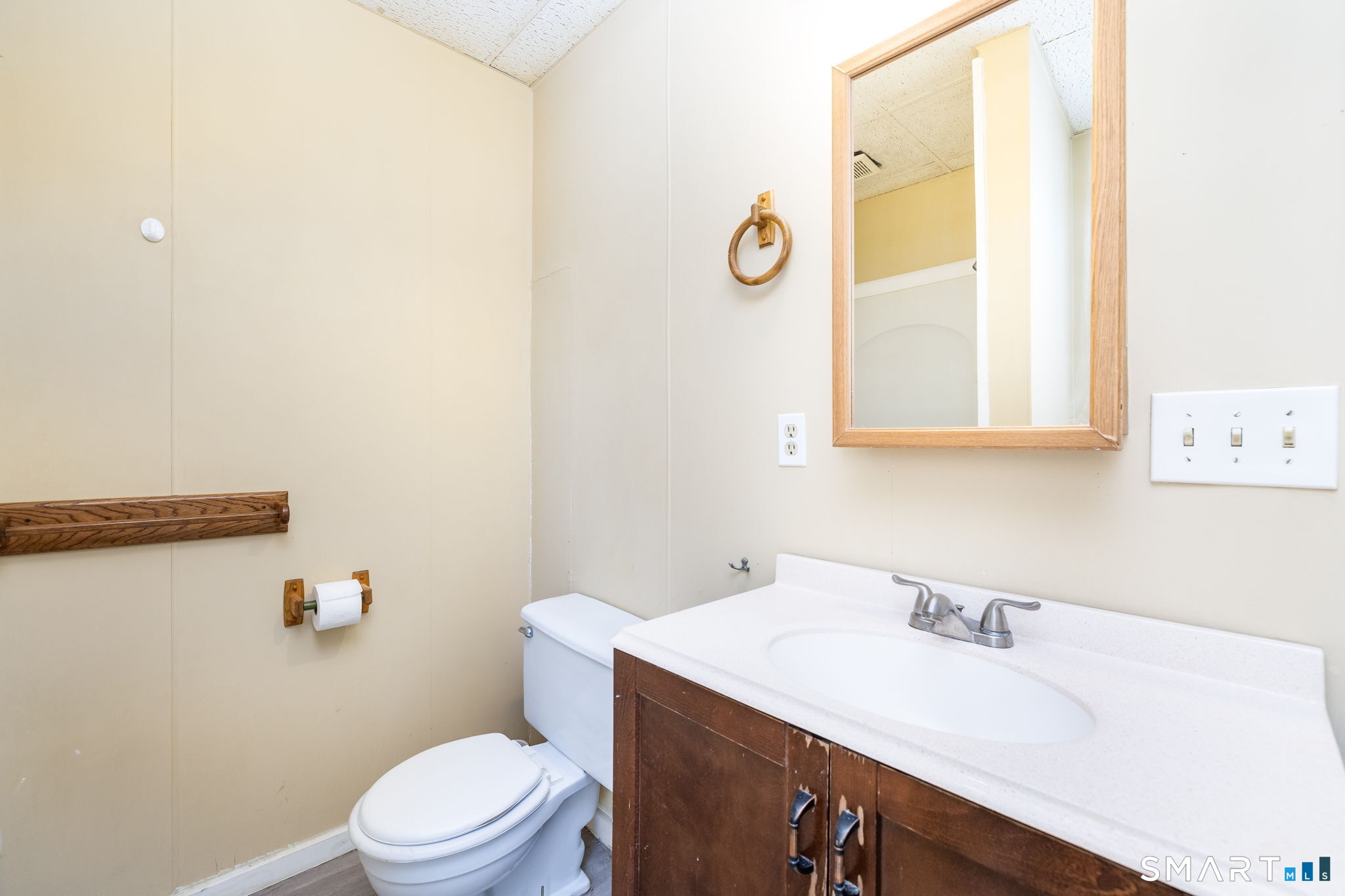 187 Center Street Bristol, CT 06010 - Photo 17 of 40